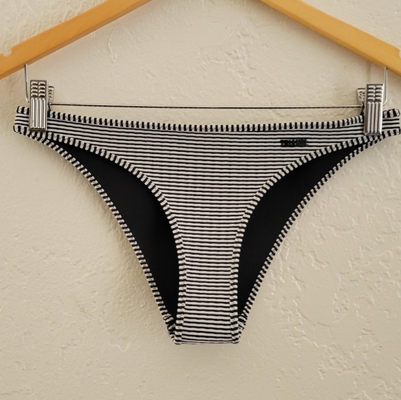 TRIANGL Bikini Bottom Size Medium - Picture 1 of 6